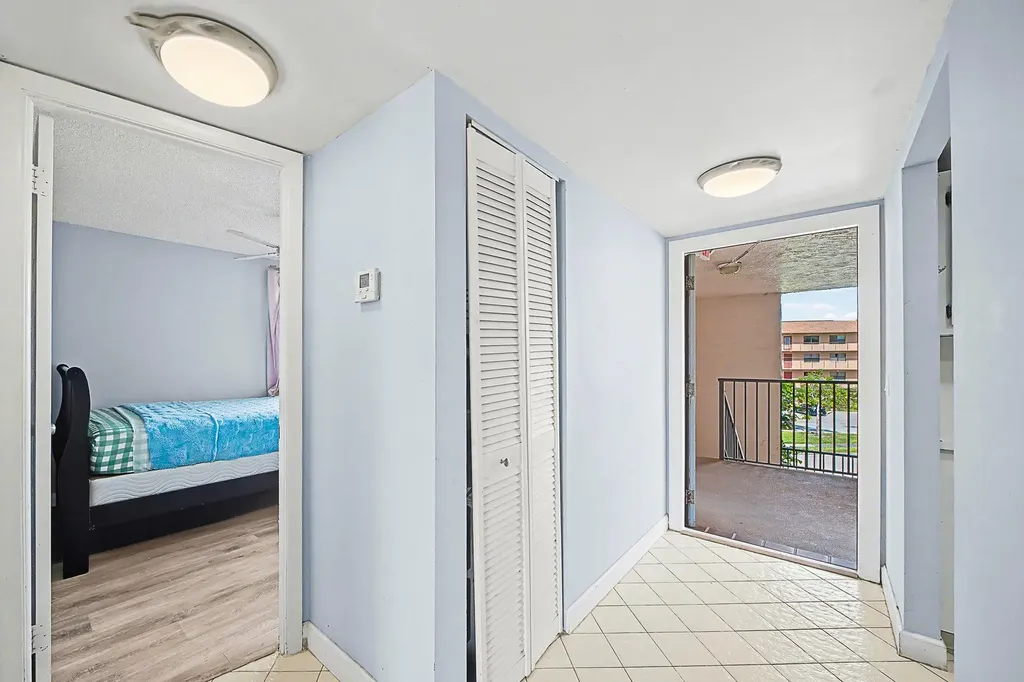 10466 Sunrise Lakes Boulevard Sunrise FL 33322
