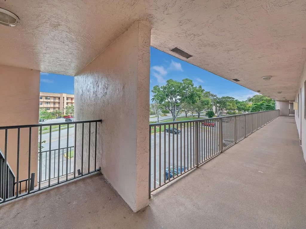 10466 Sunrise Lakes Boulevard Sunrise FL 33322
