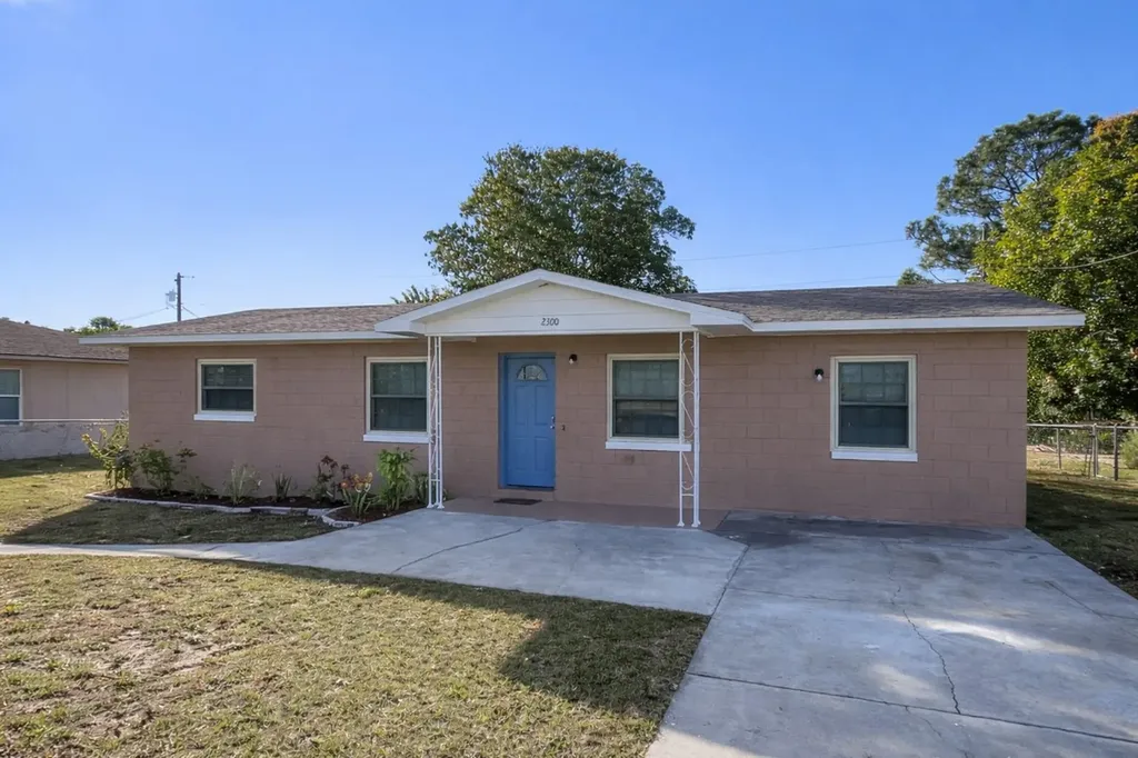 2300 Linda Street Lake Wales FL 33898