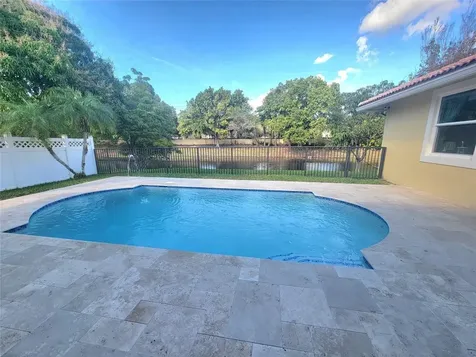 8829 NW 45th Place Coral Springs FL 33065