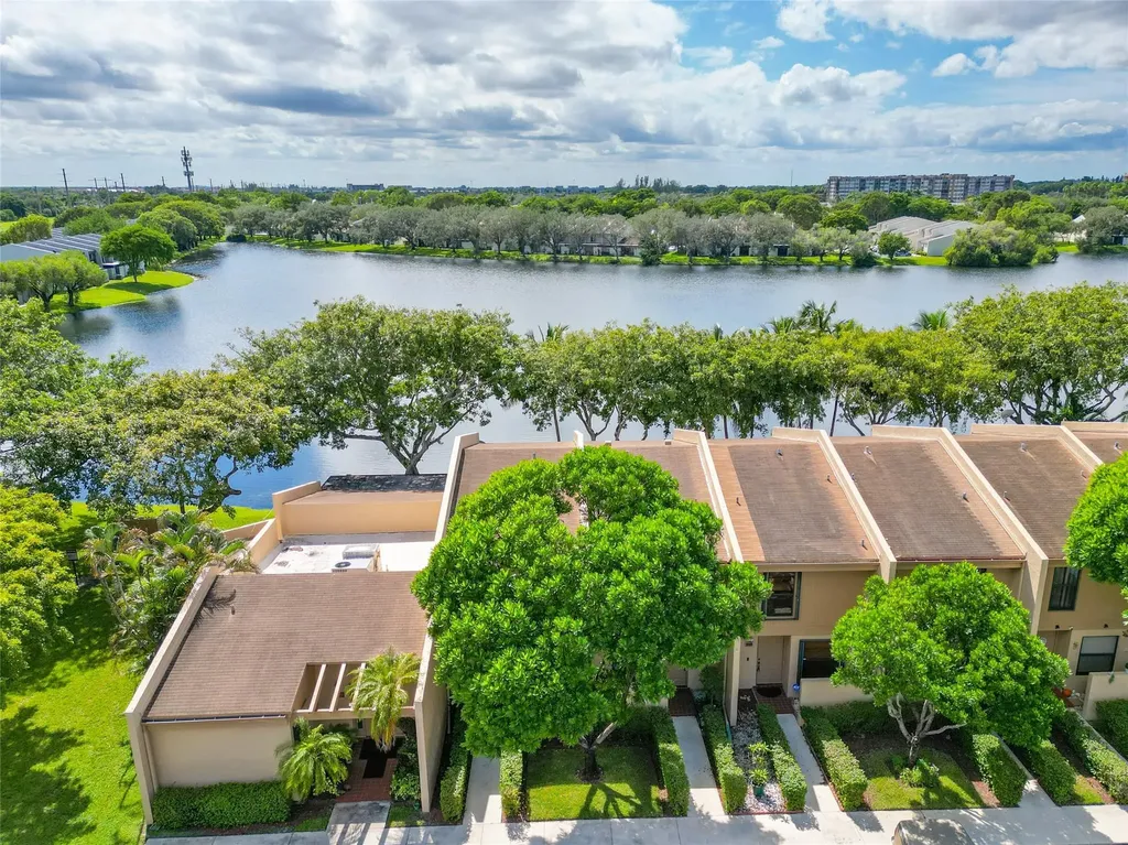 1424 NW 97th Terrace Hollywood FL 33024