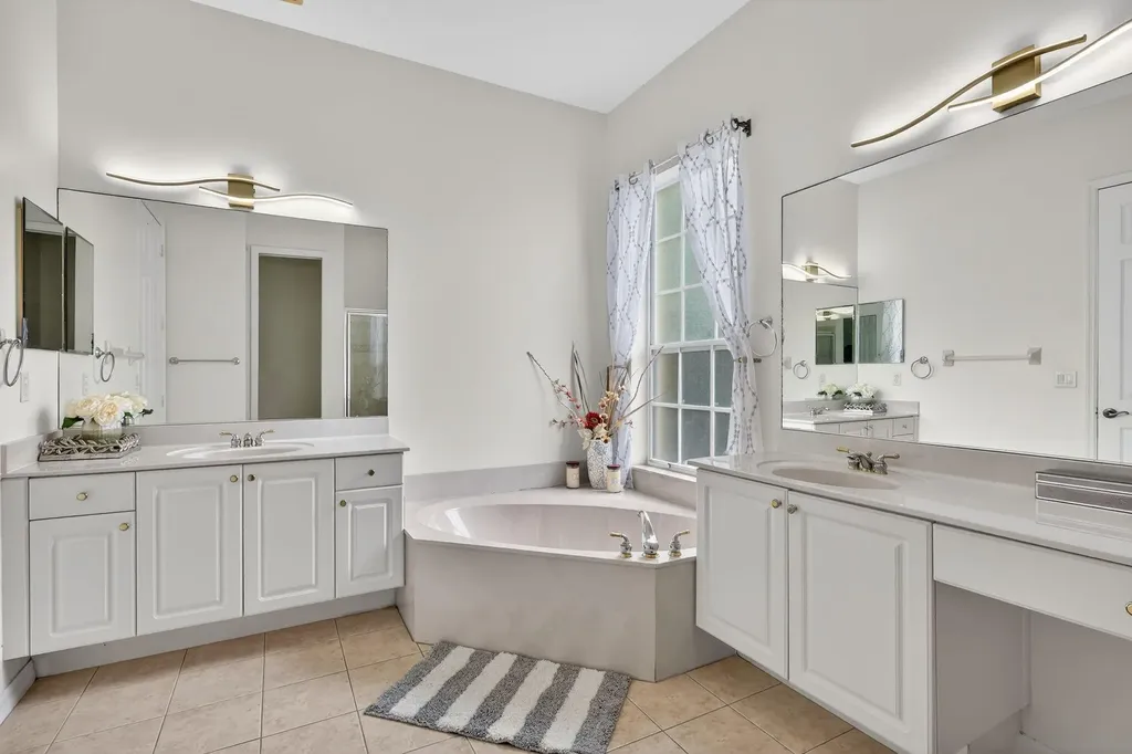 544 SW Lake Manatee Way Port St Lucie FL 34986