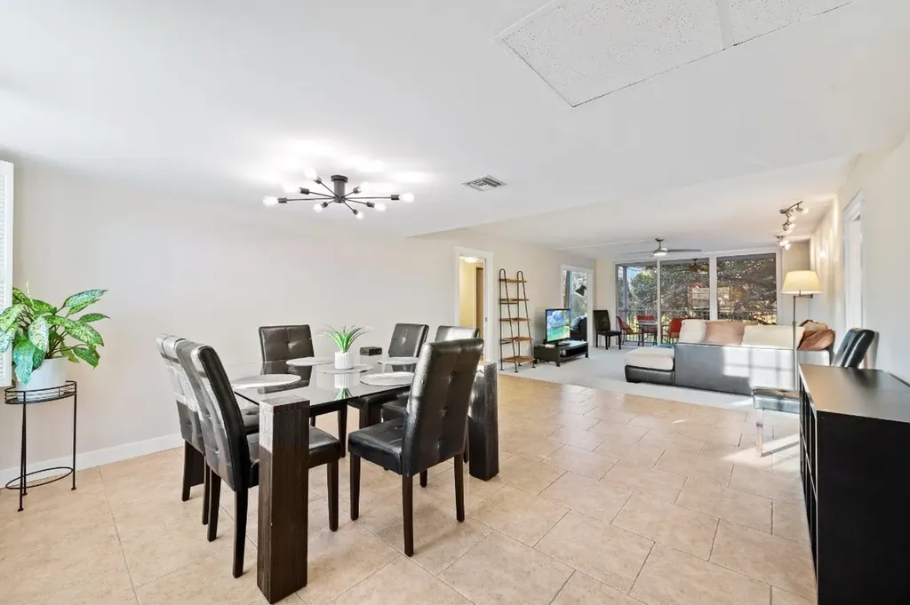 3900 Oaks Clubhouse Drive Pompano Beach FL 33069