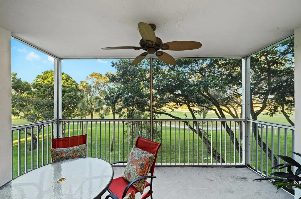 3900 Oaks Clubhouse Drive Pompano Beach FL 33069