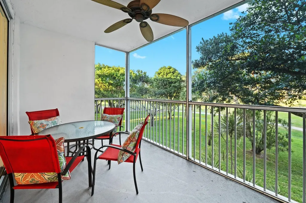 3900 Oaks Clubhouse Drive Pompano Beach FL 33069