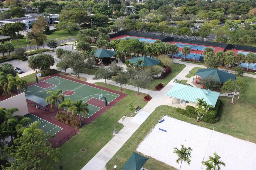 3900 Oaks Clubhouse Drive Pompano Beach FL 33069