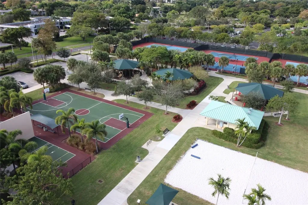 3900 Oaks Clubhouse Drive Pompano Beach FL 33069