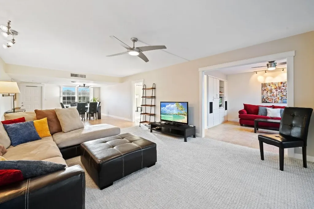 3900 Oaks Clubhouse Drive Pompano Beach FL 33069