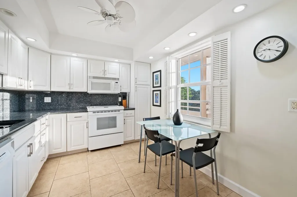 3900 Oaks Clubhouse Drive Pompano Beach FL 33069
