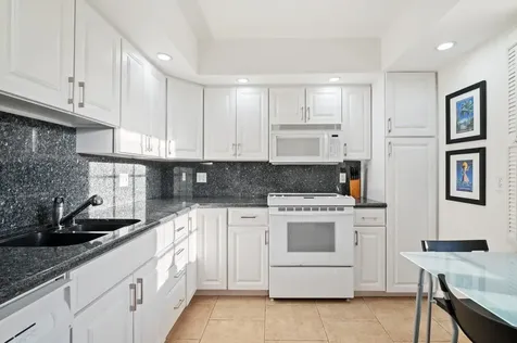 3900 Oaks Clubhouse Drive Pompano Beach FL 33069