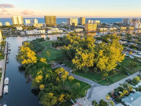 1240 NE 27th Way Pompano Beach FL 33062