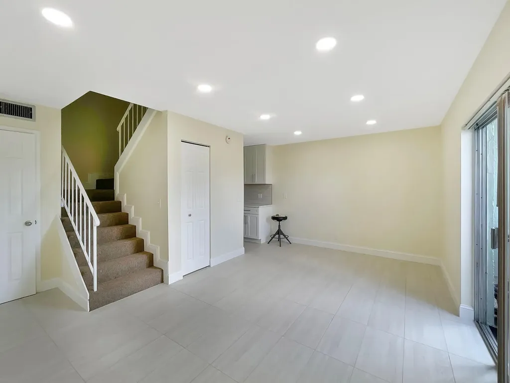 8921 NW 28th Drive Coral Springs FL 33065