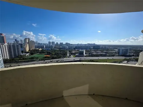 19501 W Country Club Drive Aventura FL 33180