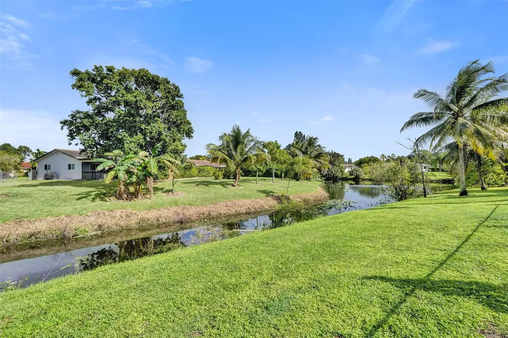 4017 Woodside Drive Coral Springs FL 33065