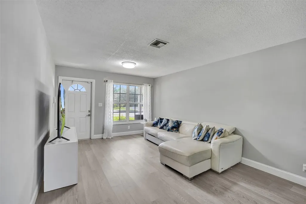 4017 Woodside Drive Coral Springs FL 33065