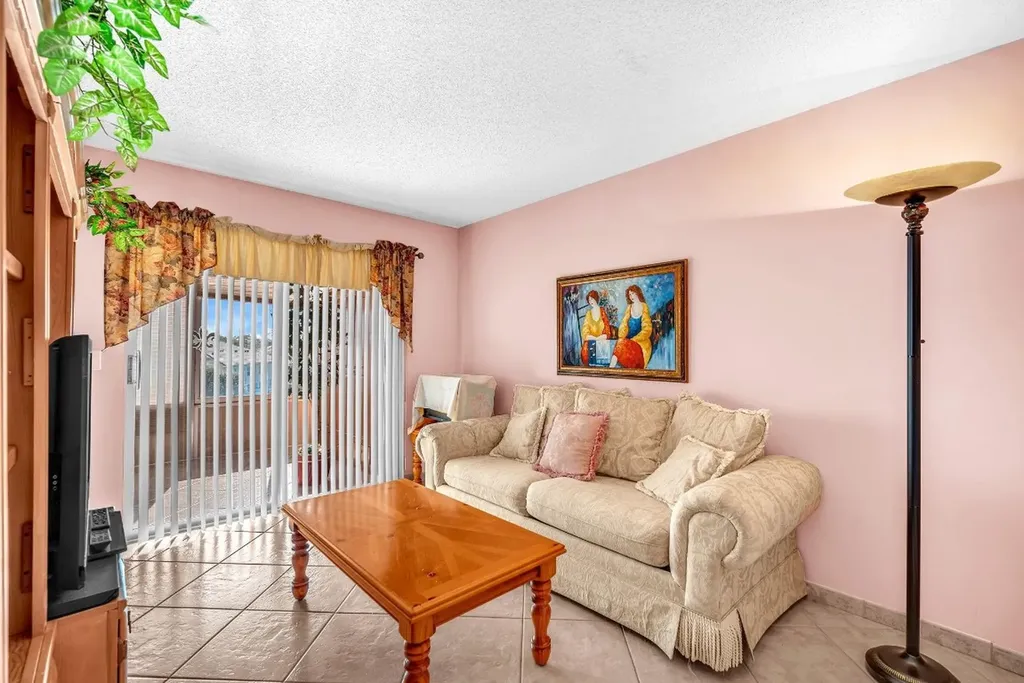 420 Richmond C Deerfield Beach FL 33442