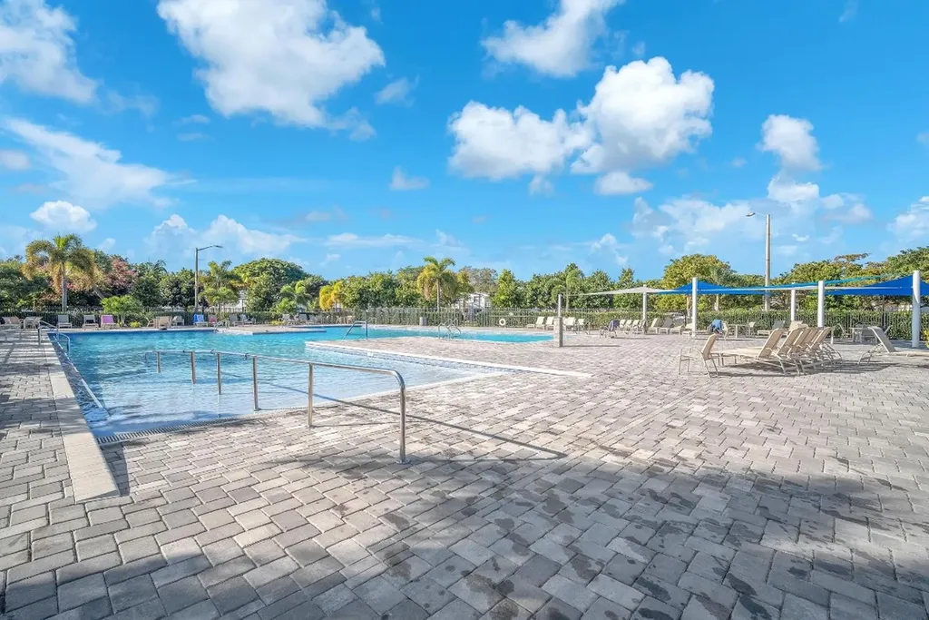 420 Richmond C Deerfield Beach FL 33442
