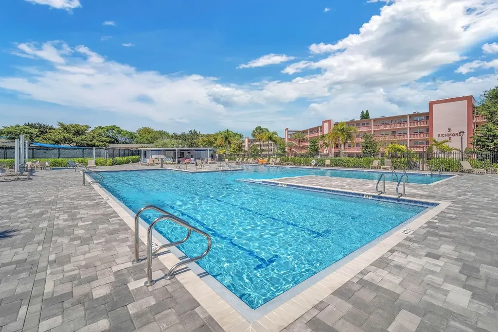 420 Richmond C Deerfield Beach FL 33442
