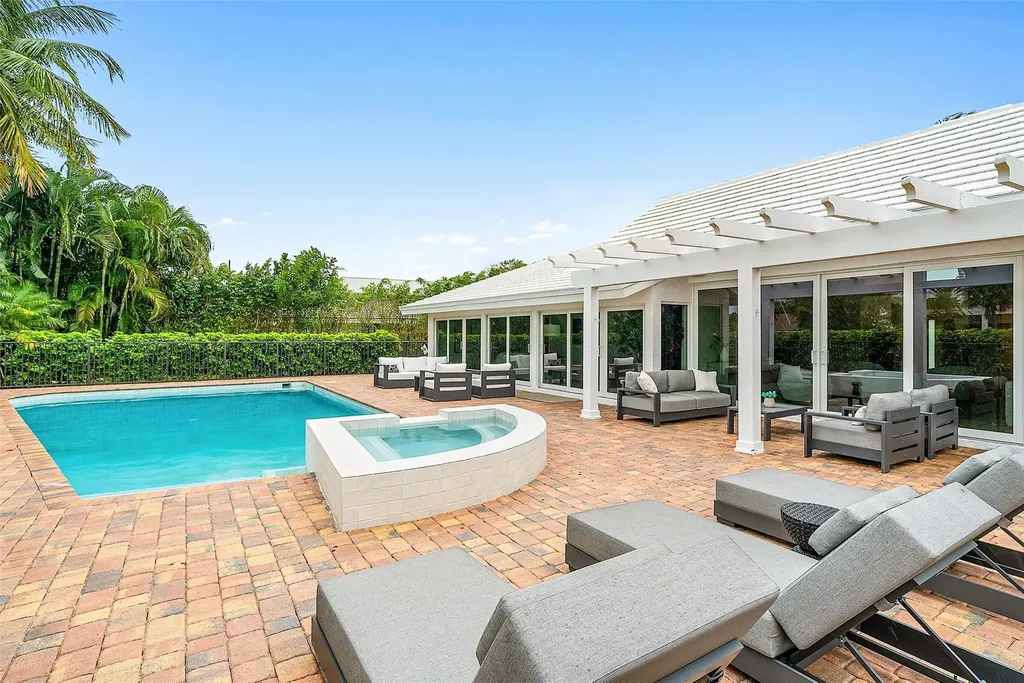 4877 Pineview Circle Delray Beach FL 33445