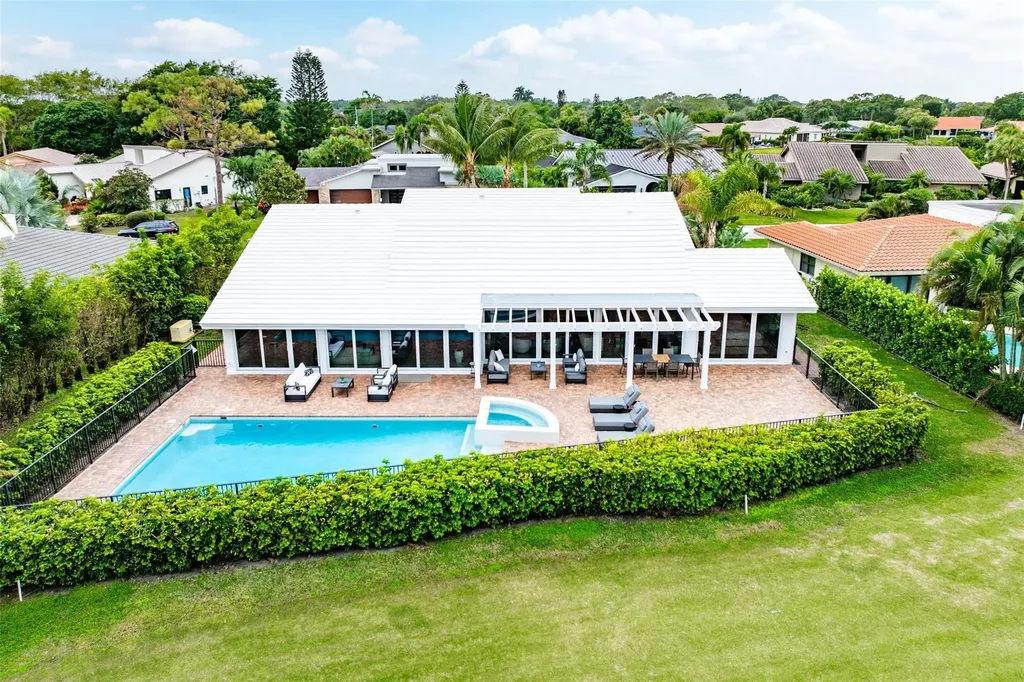 4877 Pineview Circle Delray Beach FL 33445