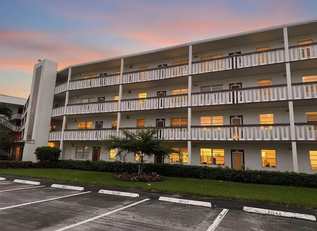 3041 Hythe C Boca Raton FL 33434