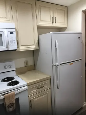 850 SW 133 Pembroke Pines FL 33027