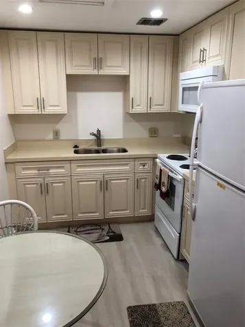 850 SW 133 Pembroke Pines FL 33027