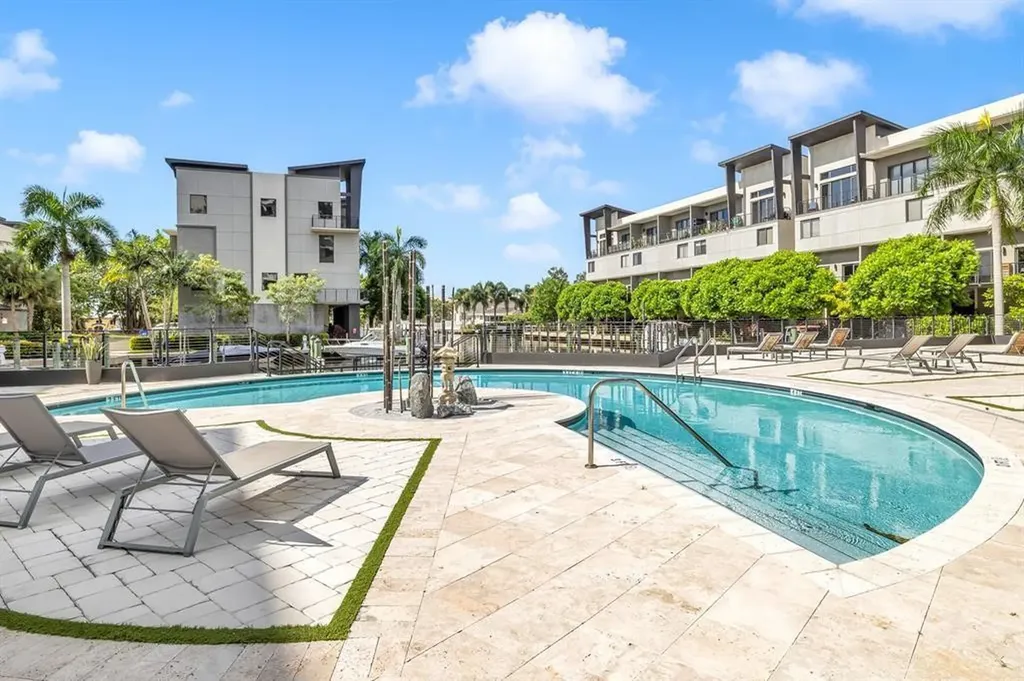 462 SE 1st Circle Pompano Beach FL 33060