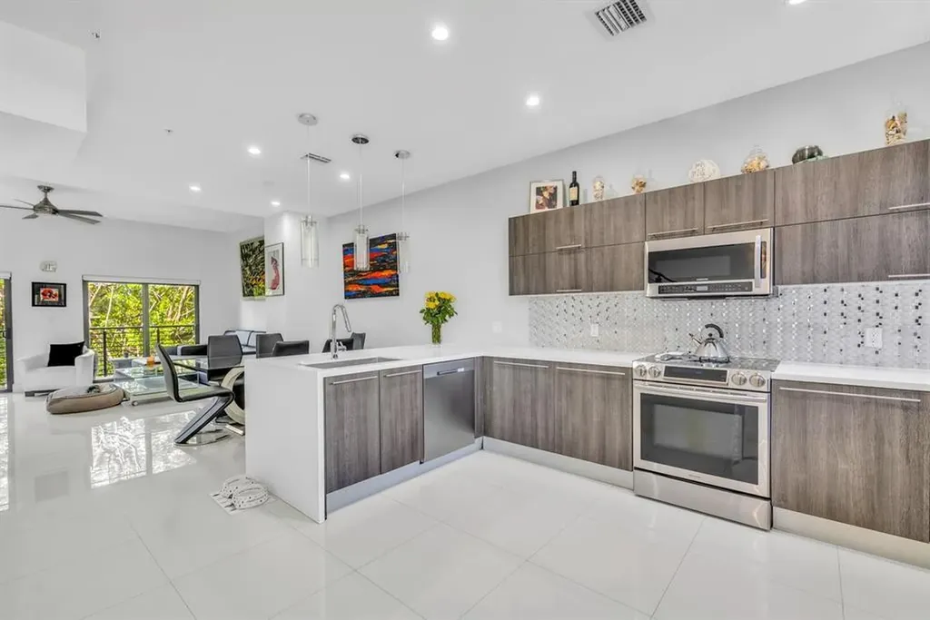462 SE 1st Circle Pompano Beach FL 33060