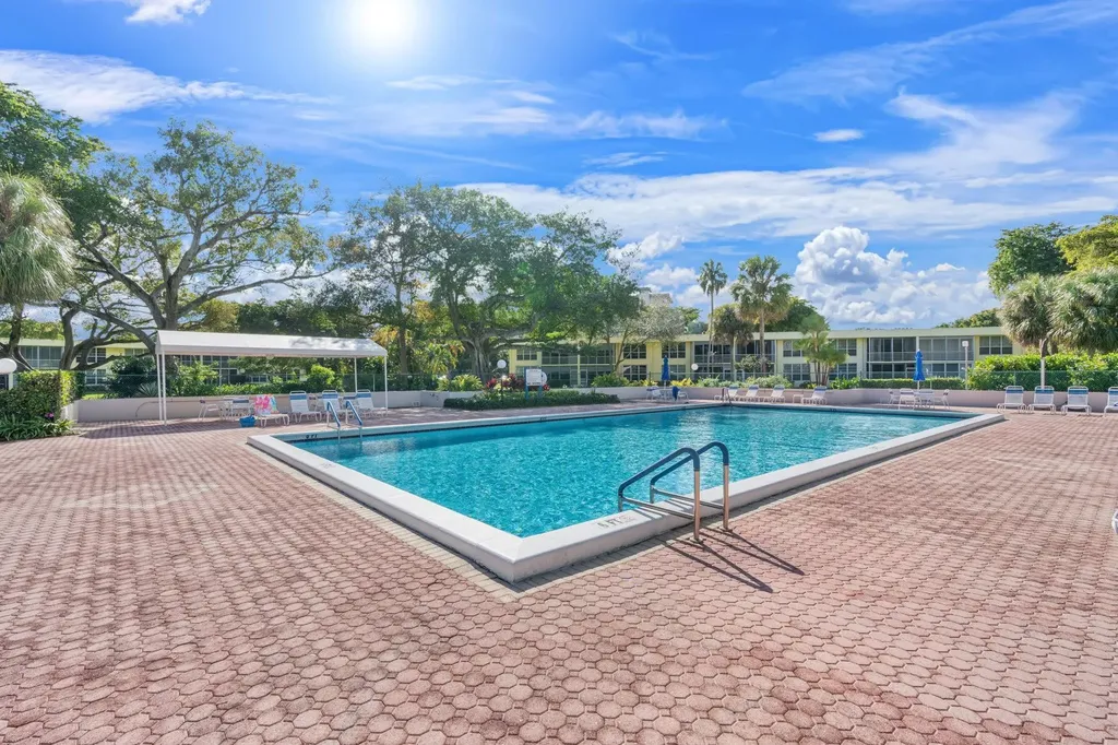 500 Oaks Lane Pompano Beach FL 33069