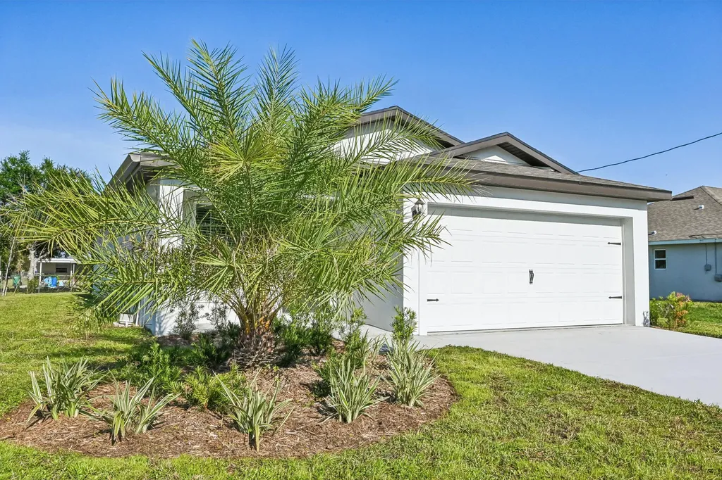 5606 Seagrape Drive Fort Pierce FL 34982