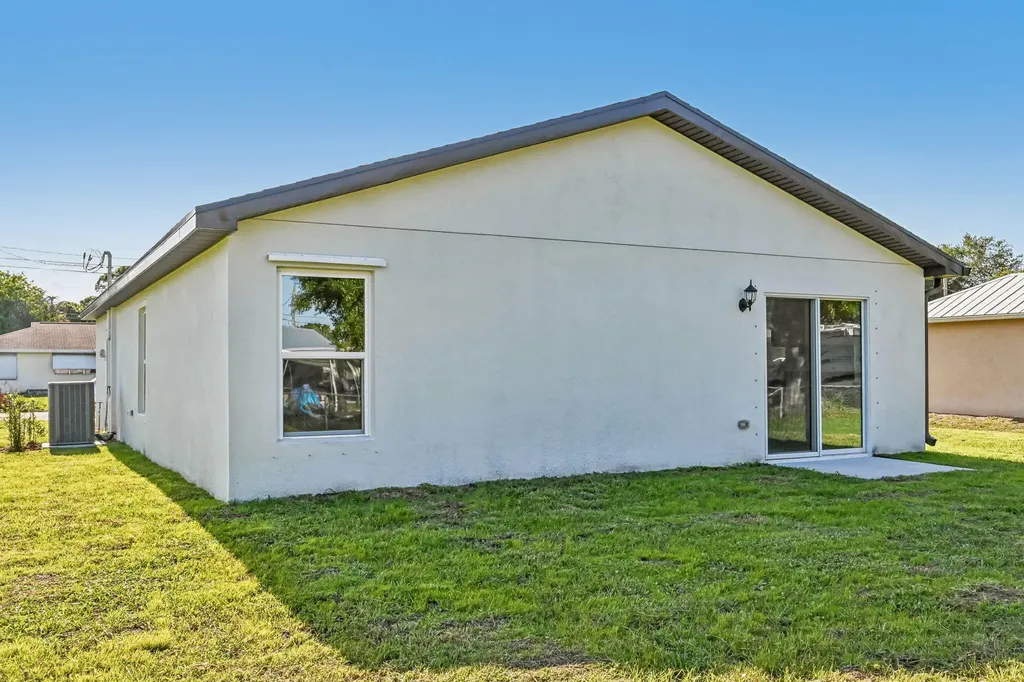 5606 Seagrape Drive Fort Pierce FL 34982