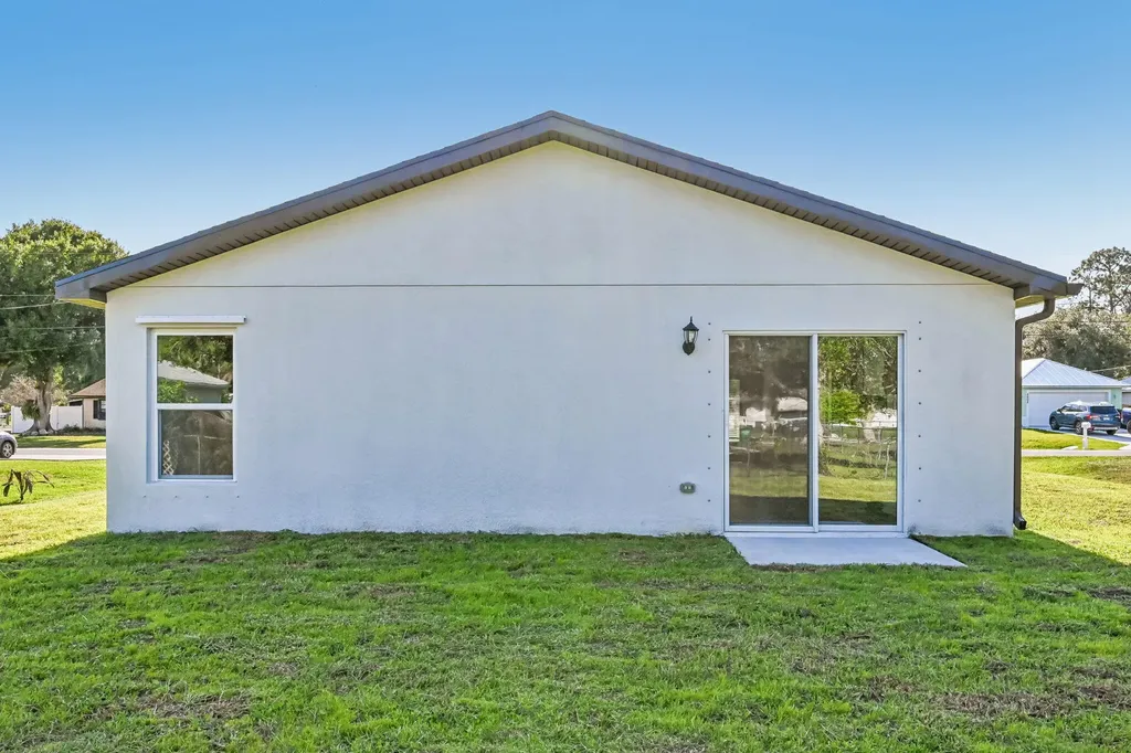 5606 Seagrape Drive Fort Pierce FL 34982