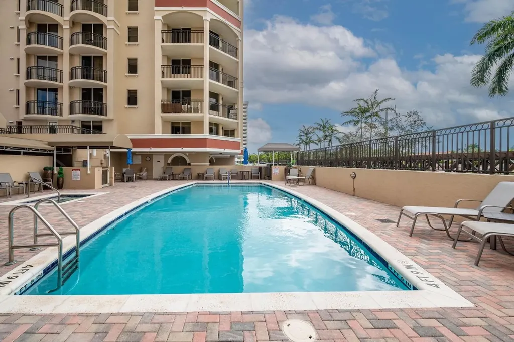 2011 N Ocean Boulevard Fort Lauderdale FL 33305