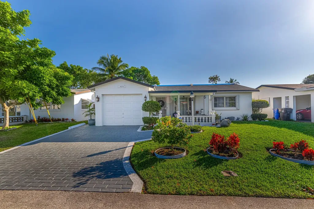 4290 NW 45th Terrace Lauderdale Lakes FL 33319