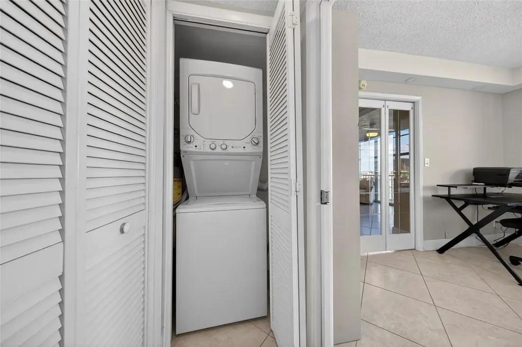 3180 NE 48th Court Lighthouse Point FL 33064