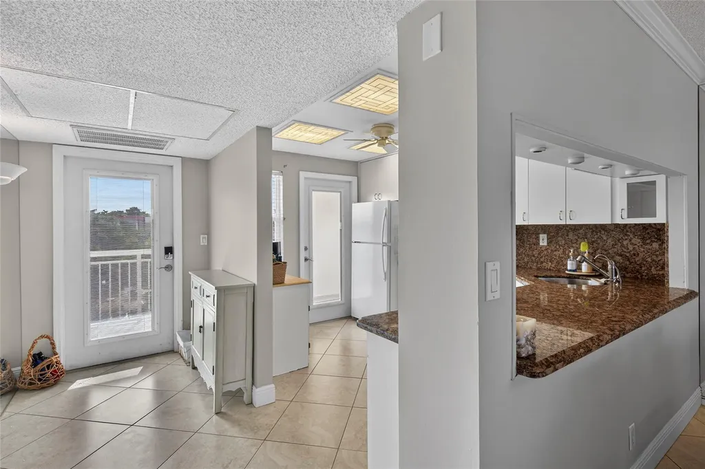 3180 NE 48th Court Lighthouse Point FL 33064