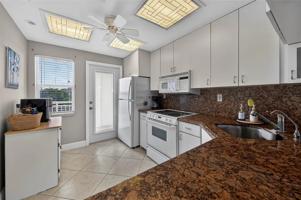 3180 NE 48th Court Lighthouse Point FL 33064