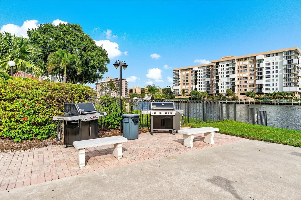 3180 NE 48th Court Lighthouse Point FL 33064