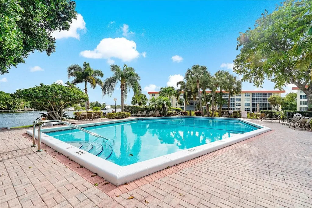 3180 NE 48th Court Lighthouse Point FL 33064