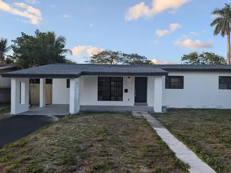 2519 Plunkett Street Hollywood FL 33020