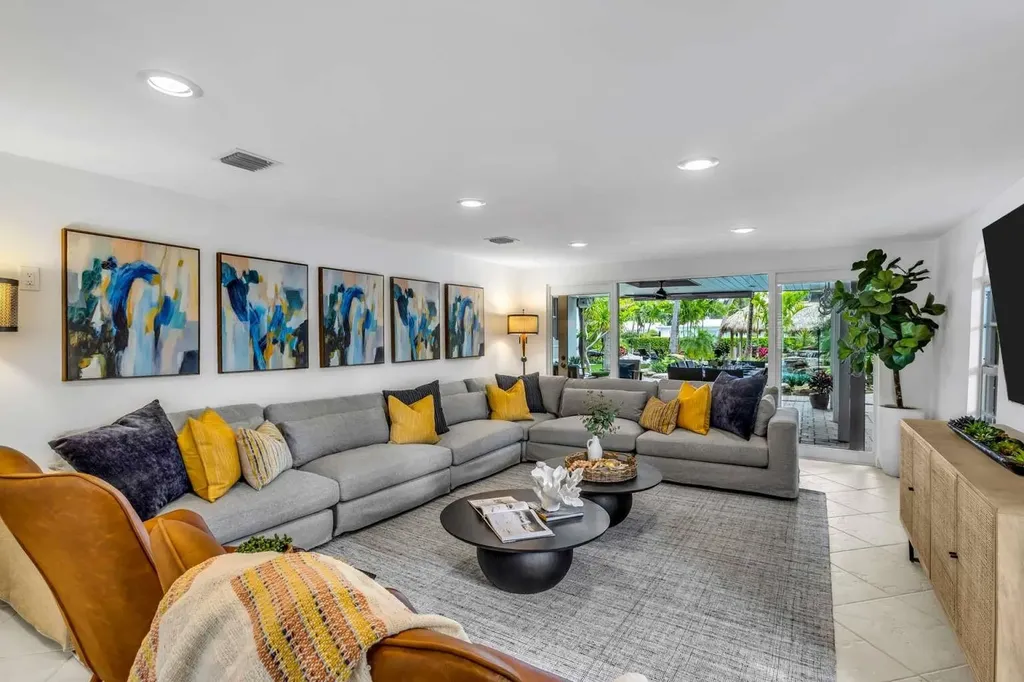 2004 NE 17th Way Fort Lauderdale FL 33305