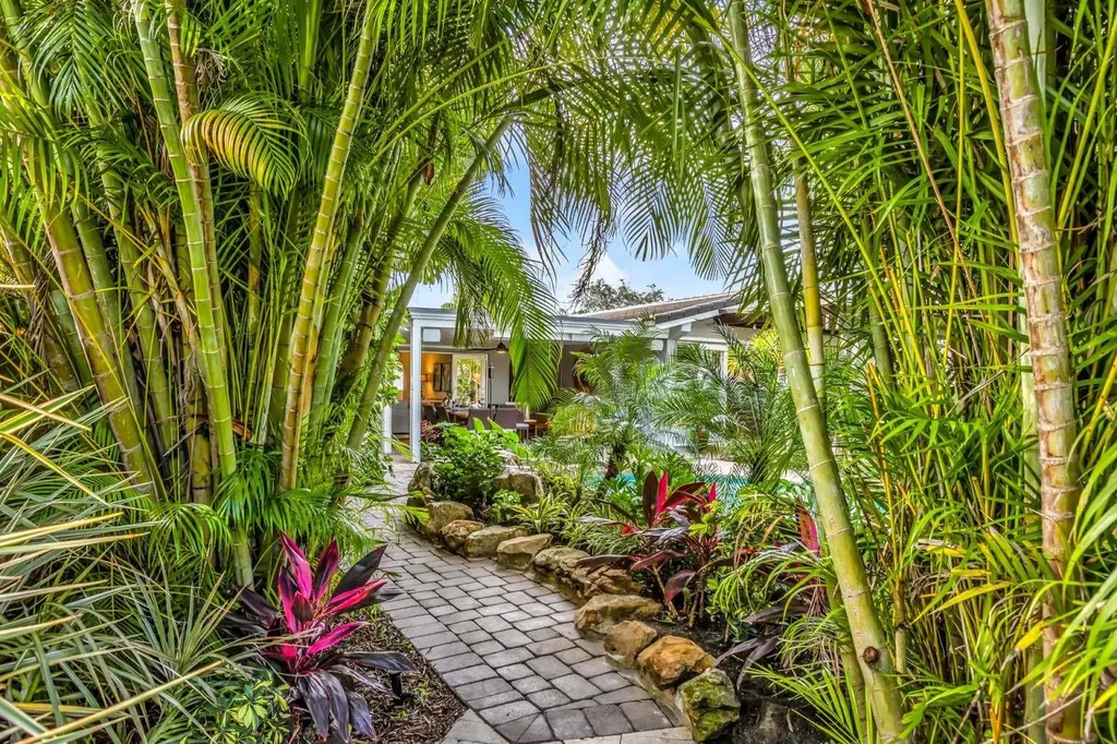 2004 NE 17th Way Fort Lauderdale FL 33305