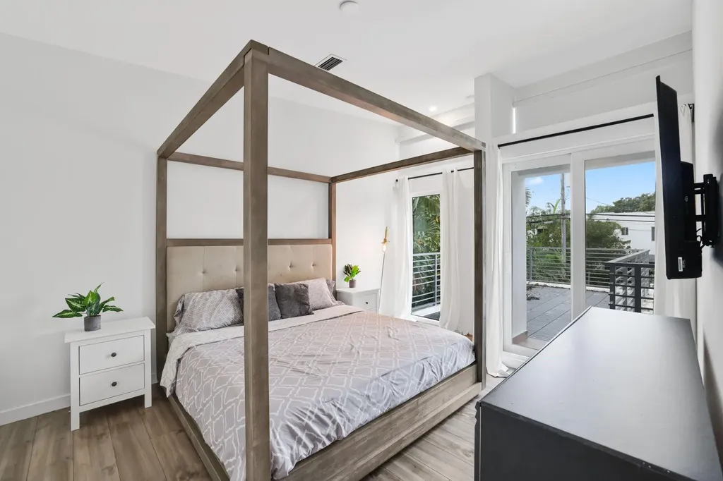 1124 NE 2nd Avenue Fort Lauderdale FL 33304