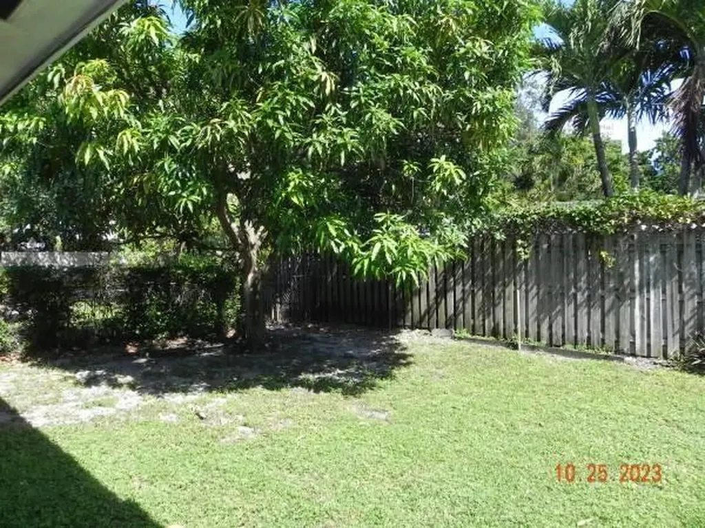 819 N Highland Drive Hollywood FL 33021
