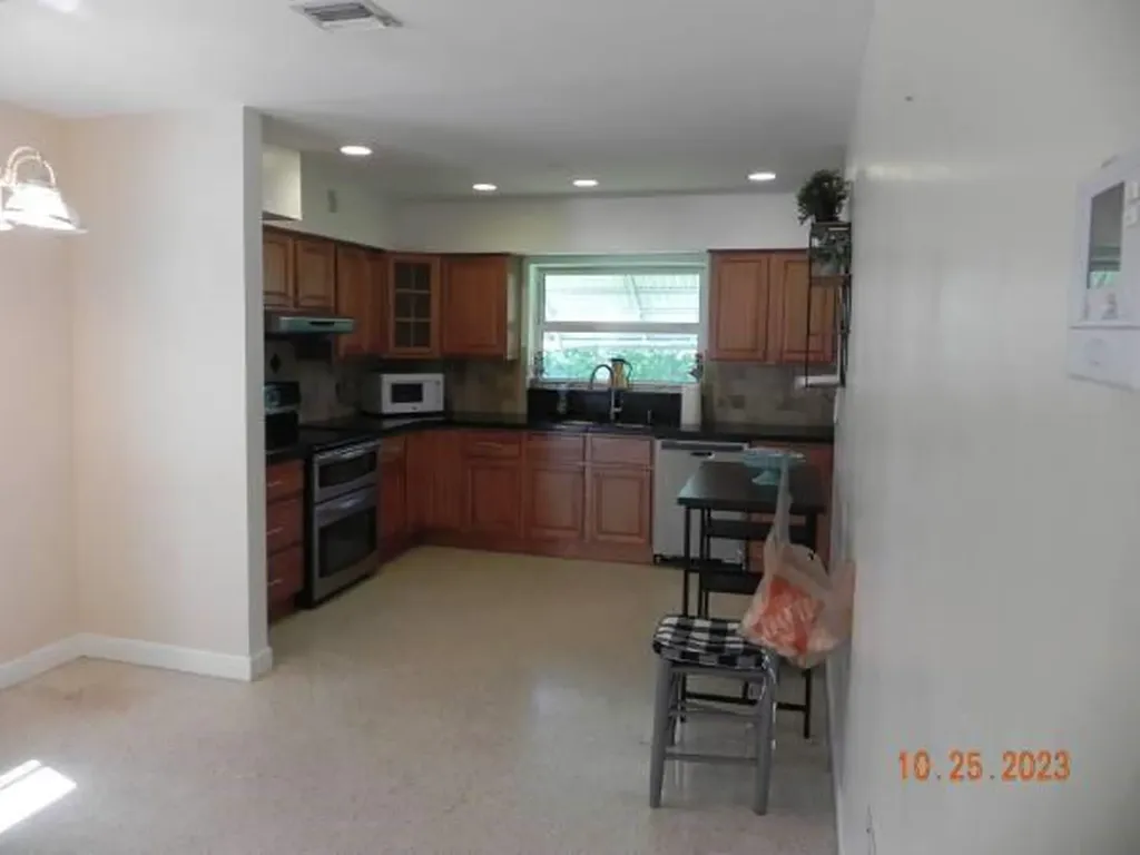 819 N Highland Drive Hollywood FL 33021