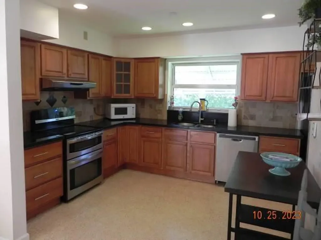 819 N Highland Drive Hollywood FL 33021