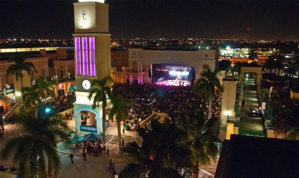 10 SE 13th Street Boca Raton FL 33432