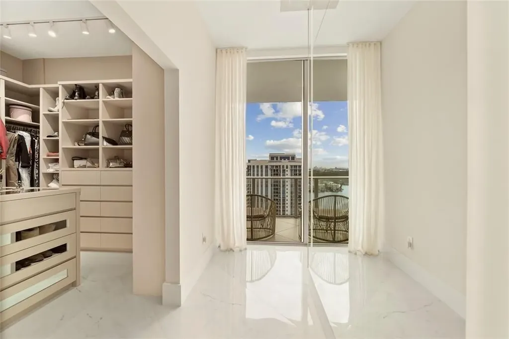 17301 Biscayne Boulevard Aventura FL 33160