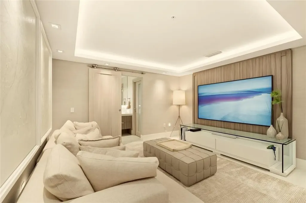 17301 Biscayne Boulevard Aventura FL 33160